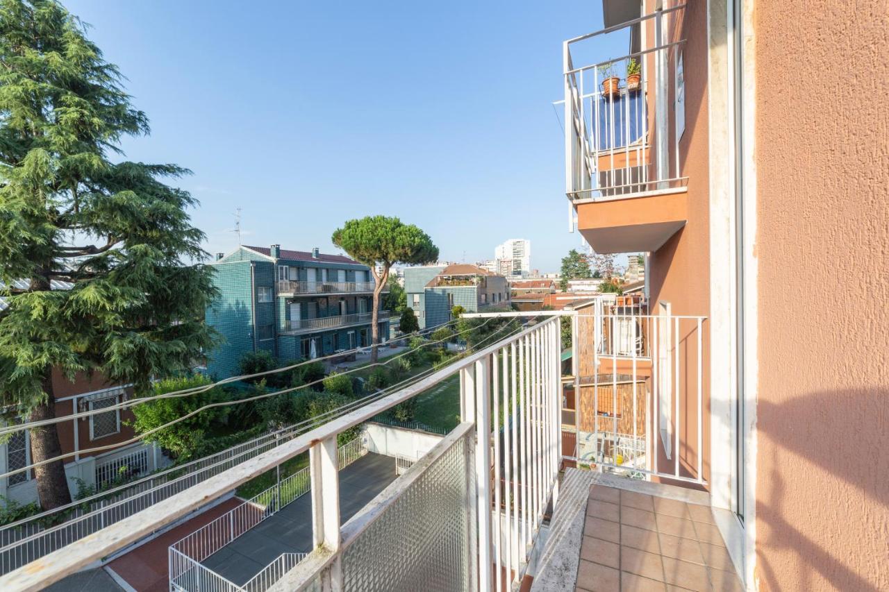 Precotto Comfortable Flat With Balcony Daire Milano Dış mekan fotoğraf